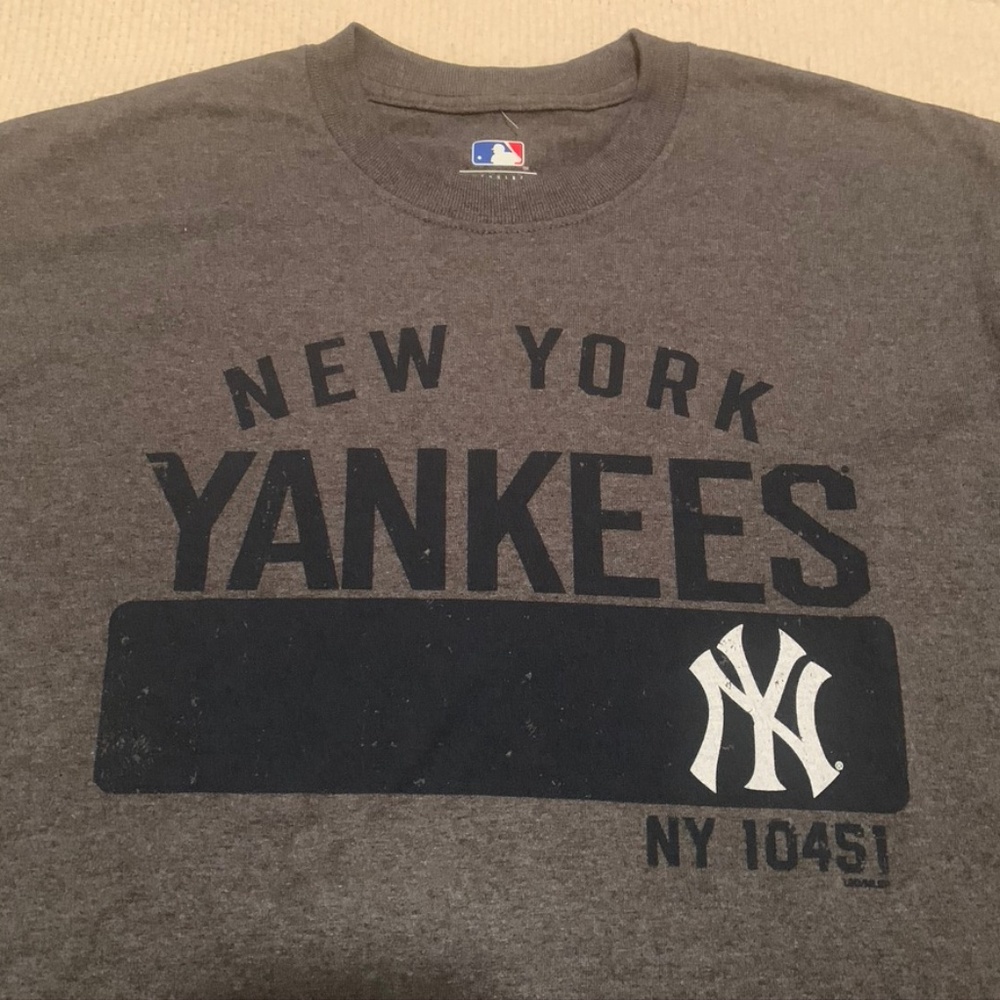 NY Yankees Short Sleeve Men’s T-shirt Size Medium